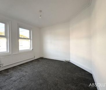 3 bedroom flat to rent - Photo 3