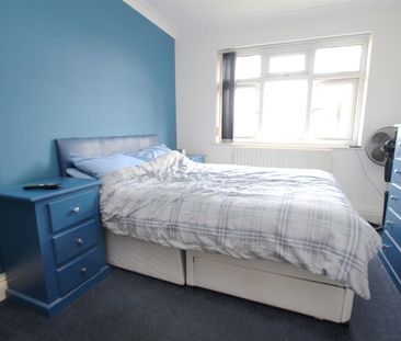 1 bedroom Flat to let - Photo 4