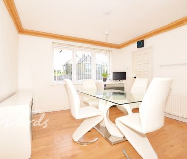 4 bedroom detached house to rent - Photo 3