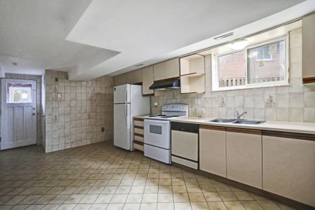 For Lease - 16 Kingsdown Drive Unit# Lower, Toronto, Ontario - Photo 2