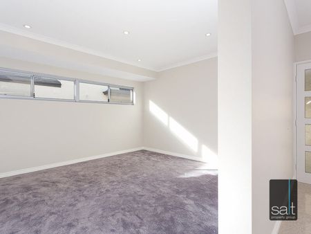 19 Stitfold Promenade, Salter Point - Photo 2