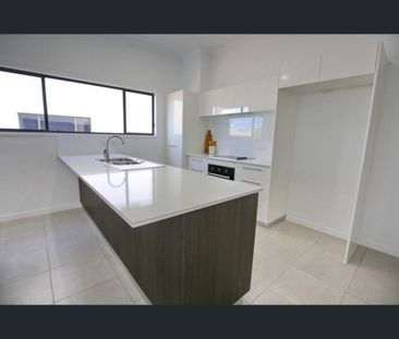 4 BEDROOM TOWNHOUSE WITH POOL - Photo 4