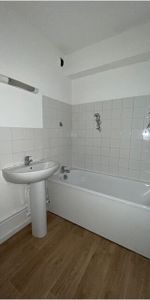 T4 en triplex de 93m² sur la place des géants à Grenoble - Photo 4