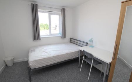 STUDENT PROPERTY - Spacious six bedroom house located within close walking distance to UWE with bills included. Available from August 2026 - Photo 4