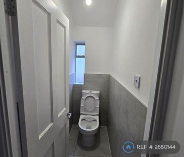 3 bedroom end of terrace house to rent - Photo 6