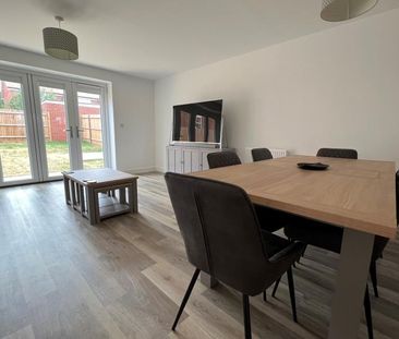 Tovey Green, Guildford , Surrey, GU3 - Photo 2