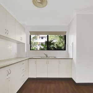 GREAT AND CONVENIENT LOCATION IN BRIGHTON LE SANDS - Photo 2