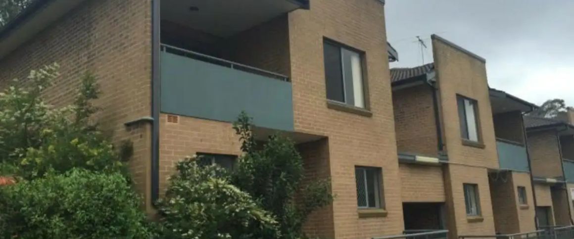 “2-Bedroom Townhouse with Garage” - Photo 1