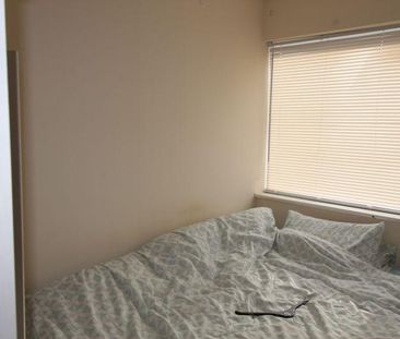 5 bedroom semi-detached house to rent - Photo 4