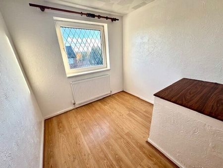 Cover Drive - Photo 4