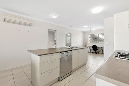 Unfurnished apartment close to the CBD. - Photo 2