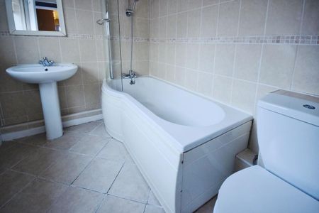 2 bedroom terraced house to rent - Photo 5