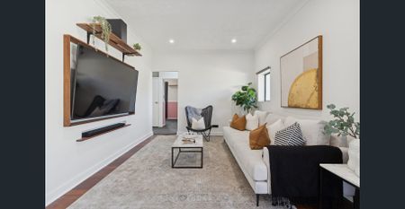 Stunning Fully Renovated Family Home – Dual Access Luxury Living - Photo 2