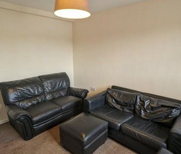 4 bedroom flat to rent - Photo 1