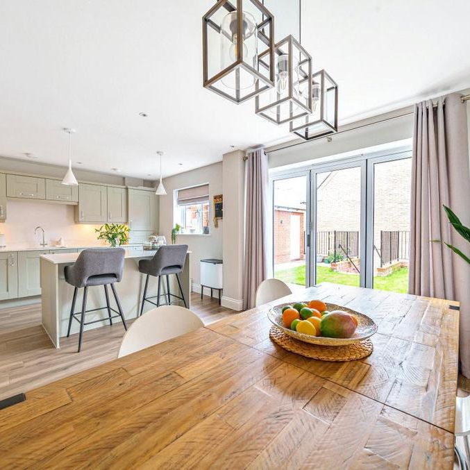 5 bedroom detached house to rent - Photo 1