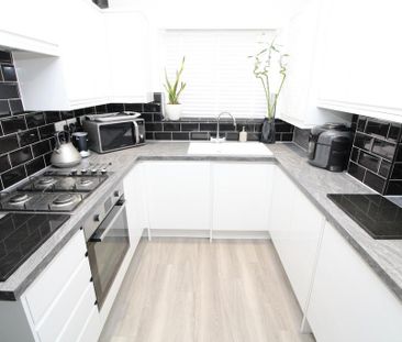 3 bedroom terraced house to rent - Photo 5