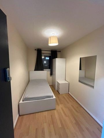 1 bedroom in a house share to rent - Photo 2