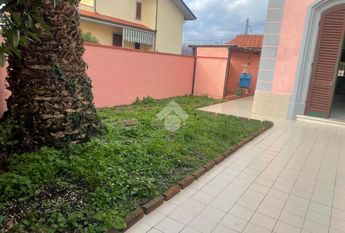 Casa indipendente in affitto