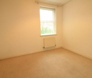 Flat to rent on - Photo 2