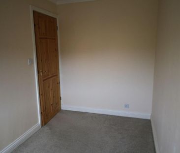2 bedroom semi-detached house to rent - Photo 3