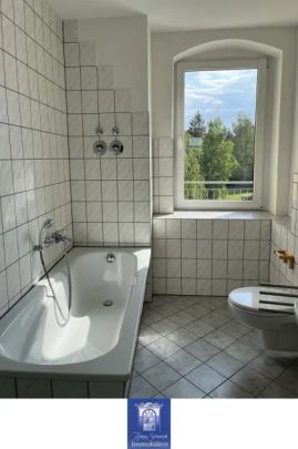 Wunderschöne Wohnung mit großem Balkon und Tageslichtbad in Pirna! - Photo 1