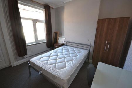 4 bedroom terraced house to rent - Photo 4