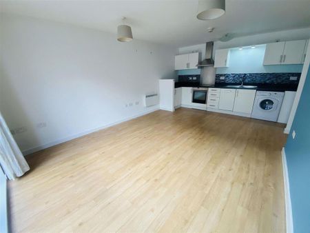 2 bedroom flat to rent - Photo 2
