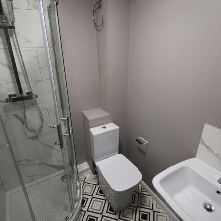 4 bedroom apartment to rent - Photo 4