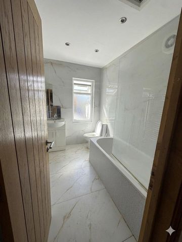Room in a Shared Flat, Wyvenhoe Road, HA2 - Photo 4