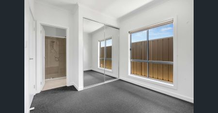 Stunning brand new home - Photo 4