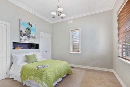 Pakington Precinct - Four Bedroom, Double Garage! - Photo 5