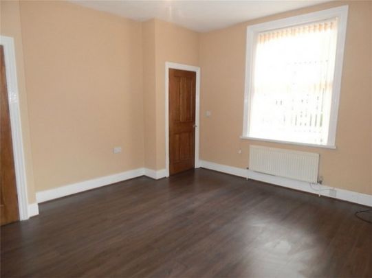 2 Bed - Clement Street, Birkby, Huddersfield, West Yorkshire - Photo 1