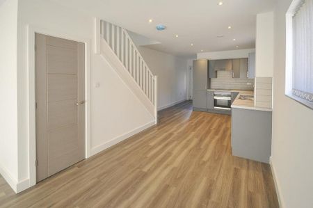 2 bedroom end of terrace house to rent - Photo 4