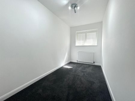 3 Bedroom House - Mid Terrace To Let - Photo 2