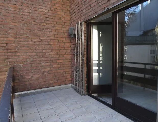 KREFELD-UERDINGEN: RENOVIERTE 2,5-ZIMMERWOHNUNG MIT OST-TERRASSE IM 1.OG - Foto 1