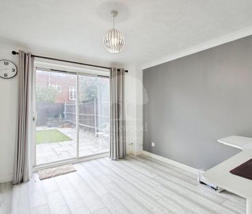 4 bedroom end of terrace house to rent - Photo 3