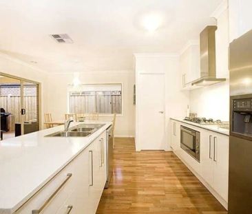 12 Marlin Crescent, Point Cook VIC 3030 - Photo 4