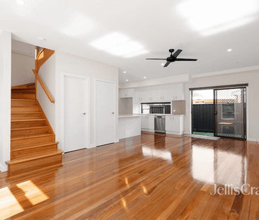 Stylish townhouse - Photo 6