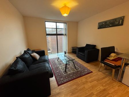 2 bedroom flat to rent - Photo 2