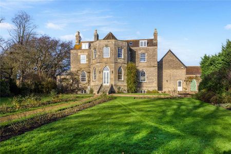An exceptional and beautifully restored, Grade II listed, five bedroom Manor House. - Photo 5