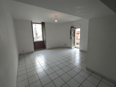 Location Appartement 2 pièces 51m² LES VANS 07140 - Photo 3