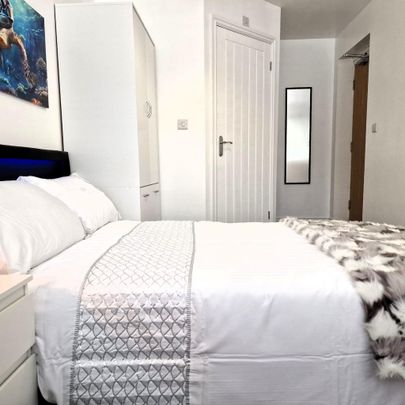 1 bedroom in a house share to rent - Photo 1