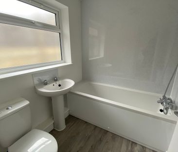 3 bedroom Mid Terraced House to let - Photo 6