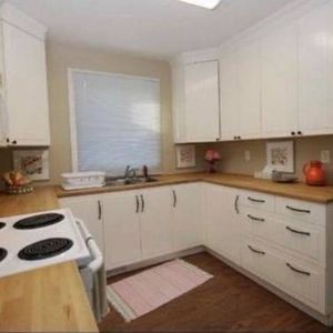 Three bedroom one bathroom house for rent - Photo 2