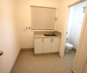 Beautifully Presented Family Home in a Prime Location! - Photo 1