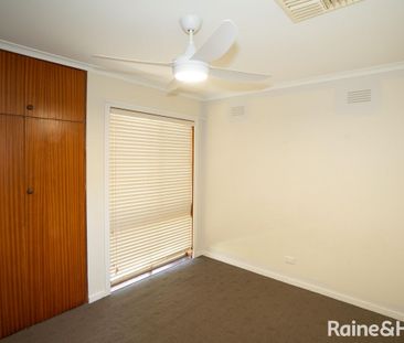 5 Falcon Place, Kooringal, NSW 2650 - Photo 5