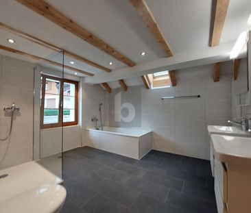 MODERN, RENOVATED AND SPACIOUS - Foto 3