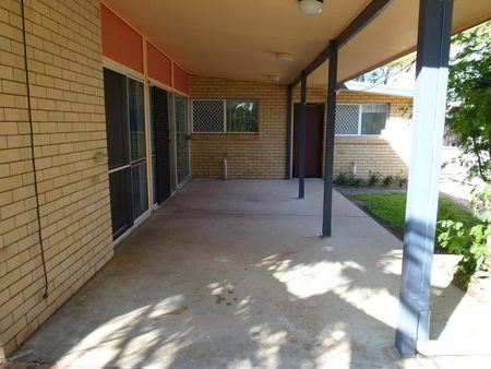 3 BEDROOM HOUSE - WEST MACKAY - Photo 3