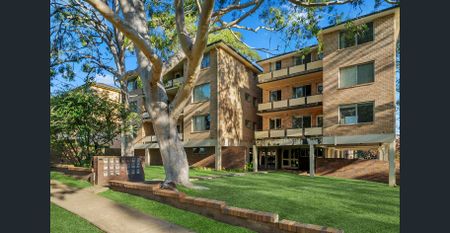 LIGHT AND AIRY 2 BEDROOM APARTMENT IN GREAT LOCATION - Photo 3