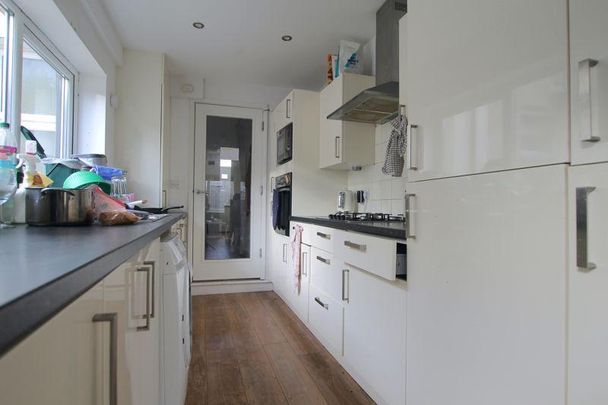 6 bedroom property to rent - Photo 1